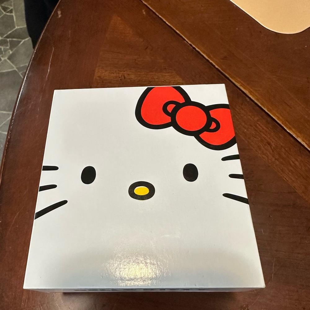 Hello Kitty Watch Set with Interchangeable Straps. NIB - Picture 4 of 4